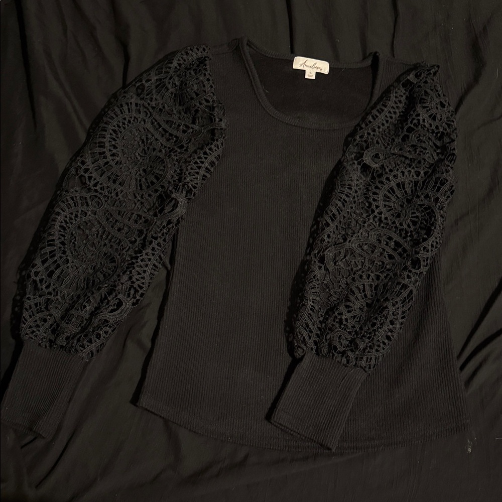 Annalise Black Lace Sleeve Top
